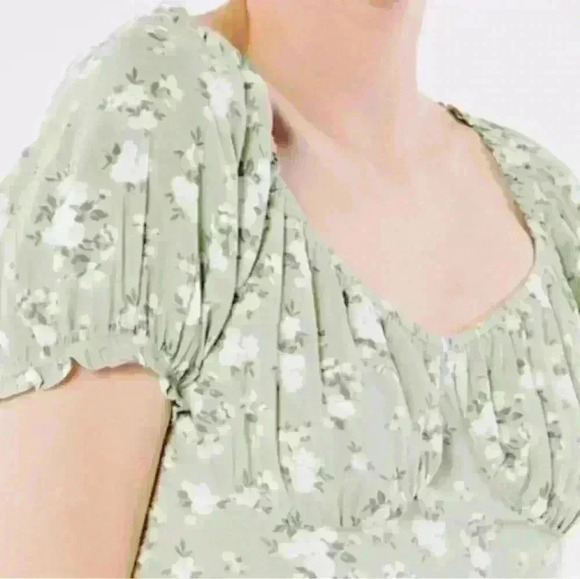 Hollister Off-the-Shoulder Puff Sleeve Crop Top - Picture 4 of 14
